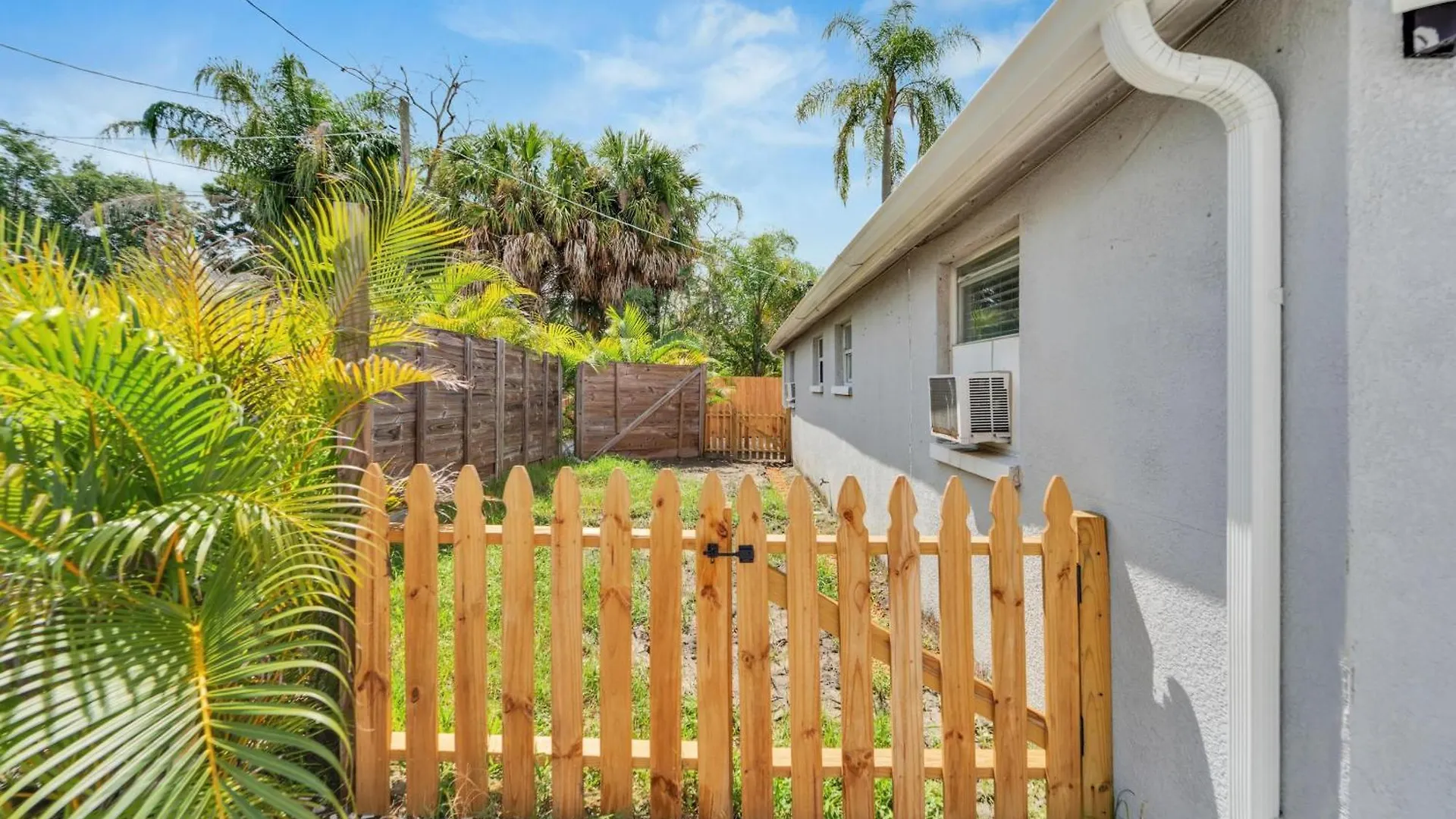 8818 Rocky Creek Drive, Unit A Daire Tampa 0*,